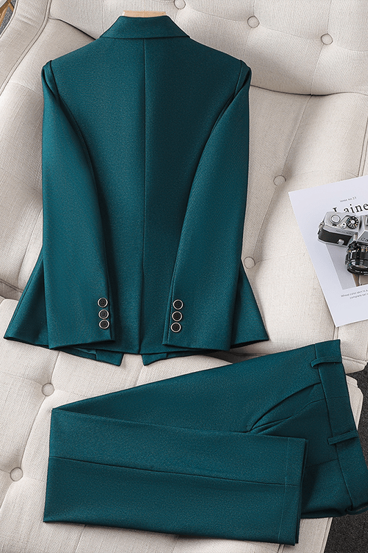 Thea | Ensemble